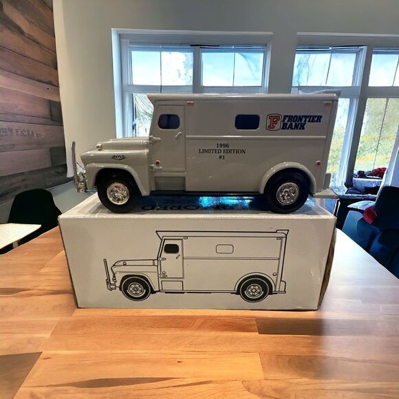 Brink's 1959 GMC Armored Truck Die-Cast Metal Vehicle W/Coin Bank, Ertl B865 - Picture 2 of 15